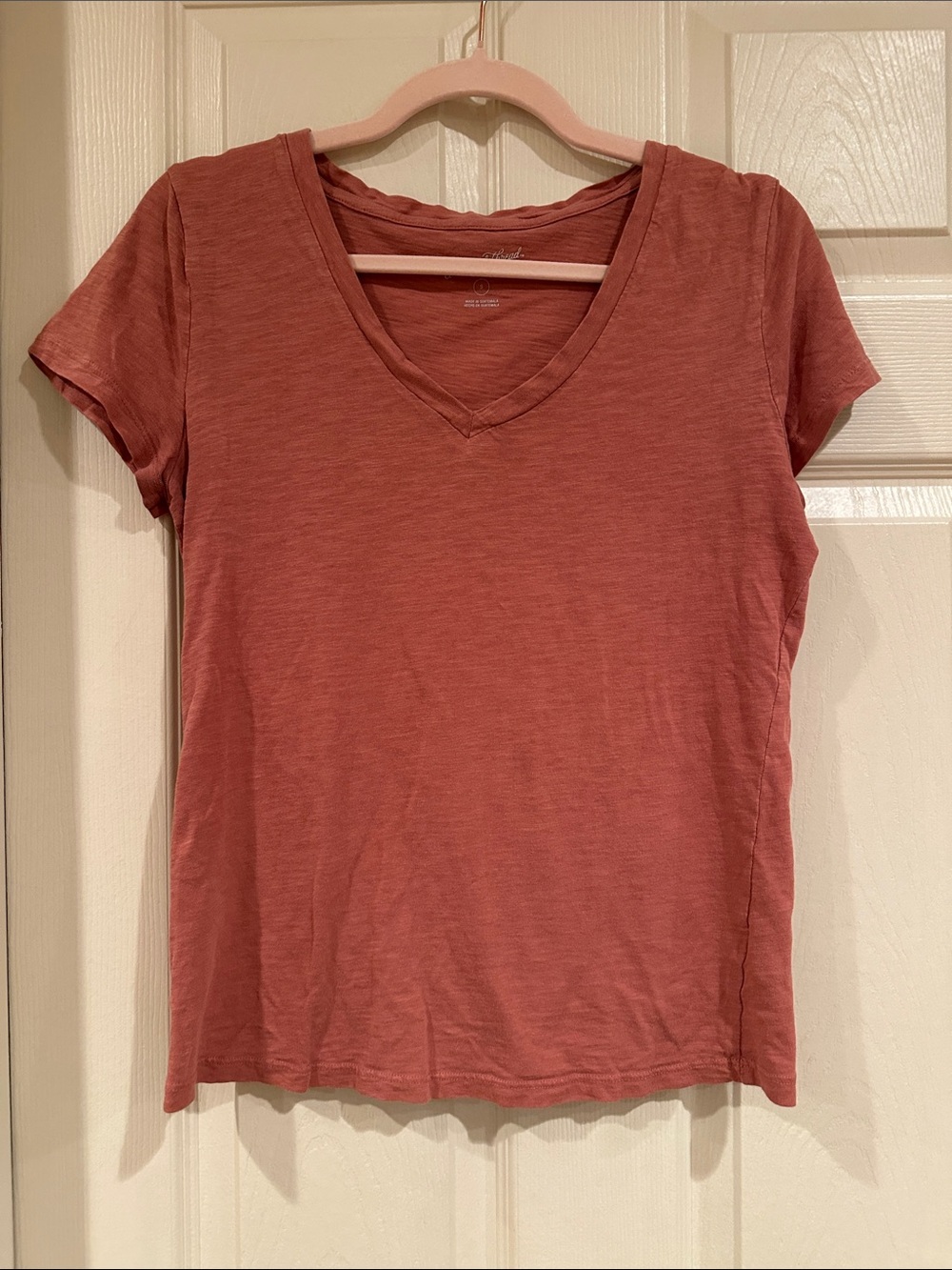 Universal Thread Women's V-Neck Short Sleeve Tee in Rusty Rose